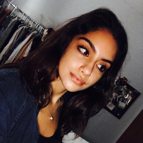 Meet your Posher, Alexandra - Picture 1 of 1